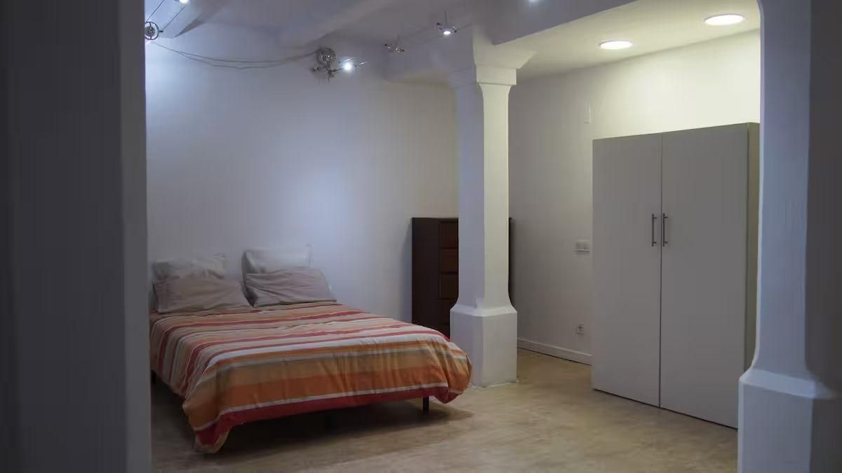 Bedroom of Planta baja for sale in  Barcelona Capital  with Air Conditioner and Parquet flooring