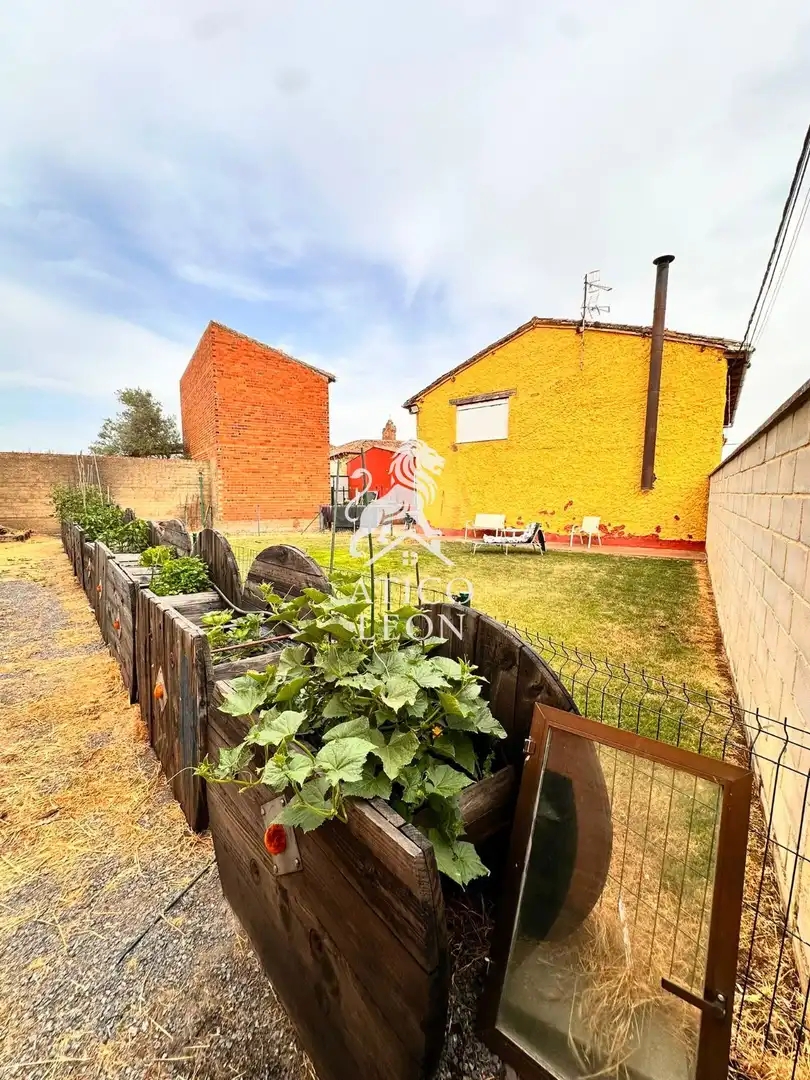 Garden of Houses for sale in Valdefresno  with Heating, Private garden and Storage room