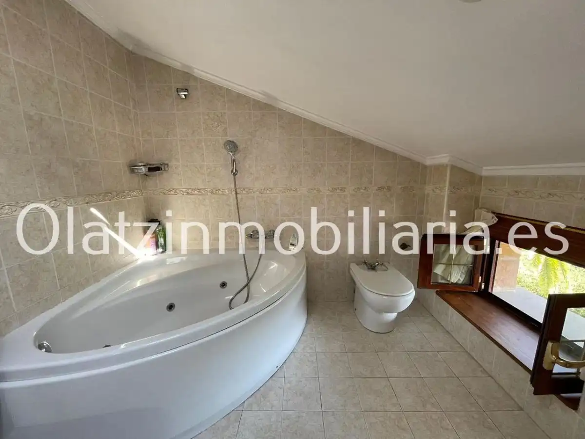 Baño de Casa o chalet en venta en Zalla  con Calefacción, Terraza y Trastero