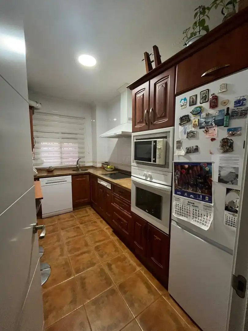 Cuina de Casa o xalet en venda en Alcalá de Guadaira amb Terrassa, Traster i Balcó