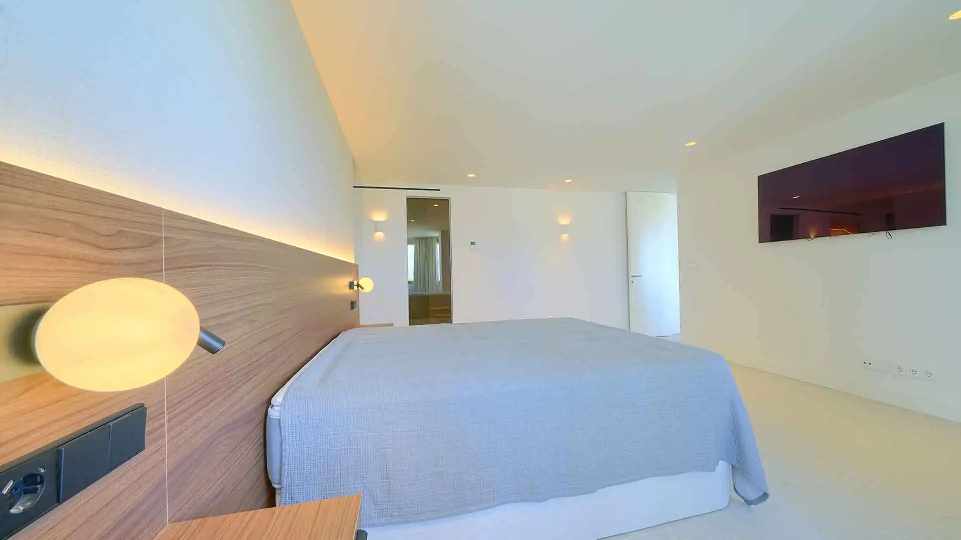 Bedroom of Attic for sale in Marbella  with Air Conditioner, Terrace and Storage room