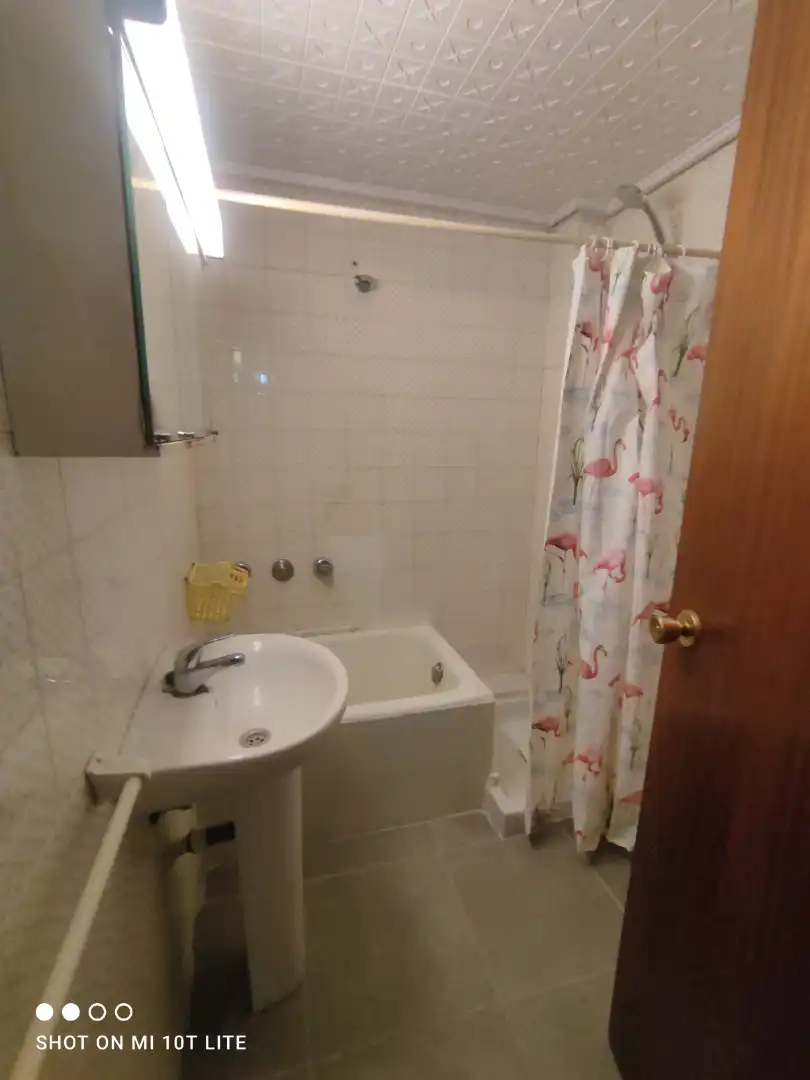 Badezimmer von Wohnung zur Miete in Elche / Elx mit Möbliert, Ofen und Waschmaschine