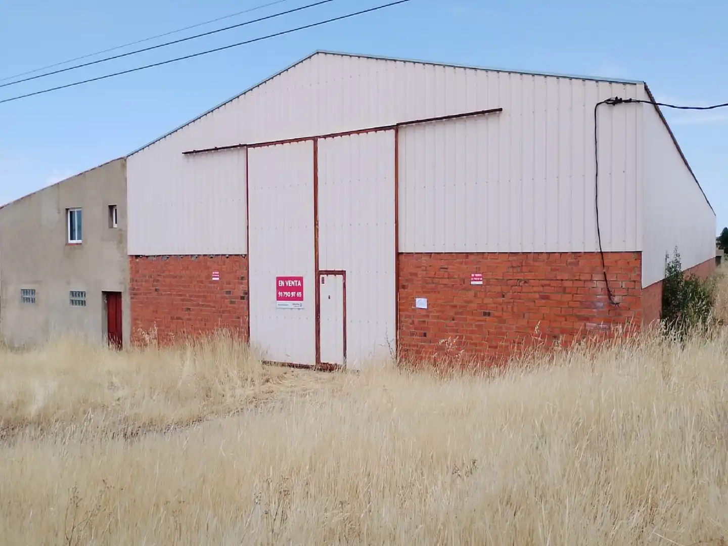 Außenansicht von Fabrikhallen zum Verkauf in Sancti-Spíritus (Badajoz)