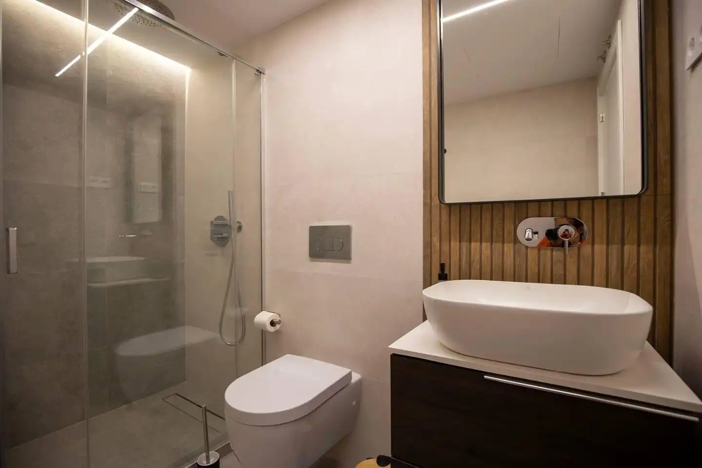 Bathroom of Apartments for rent in Cerdanyola del Vallès  with Air Conditioner and Furnished