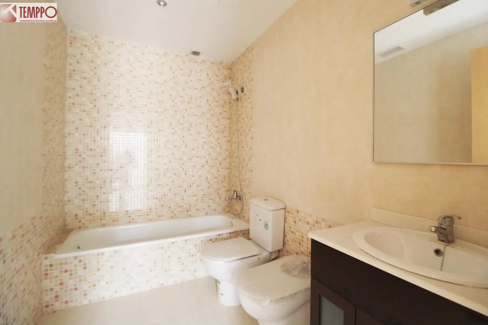 Baño de Casa adosada en venta en Llorenç del Penedès con Calefacción, Jardín privado y Terraza