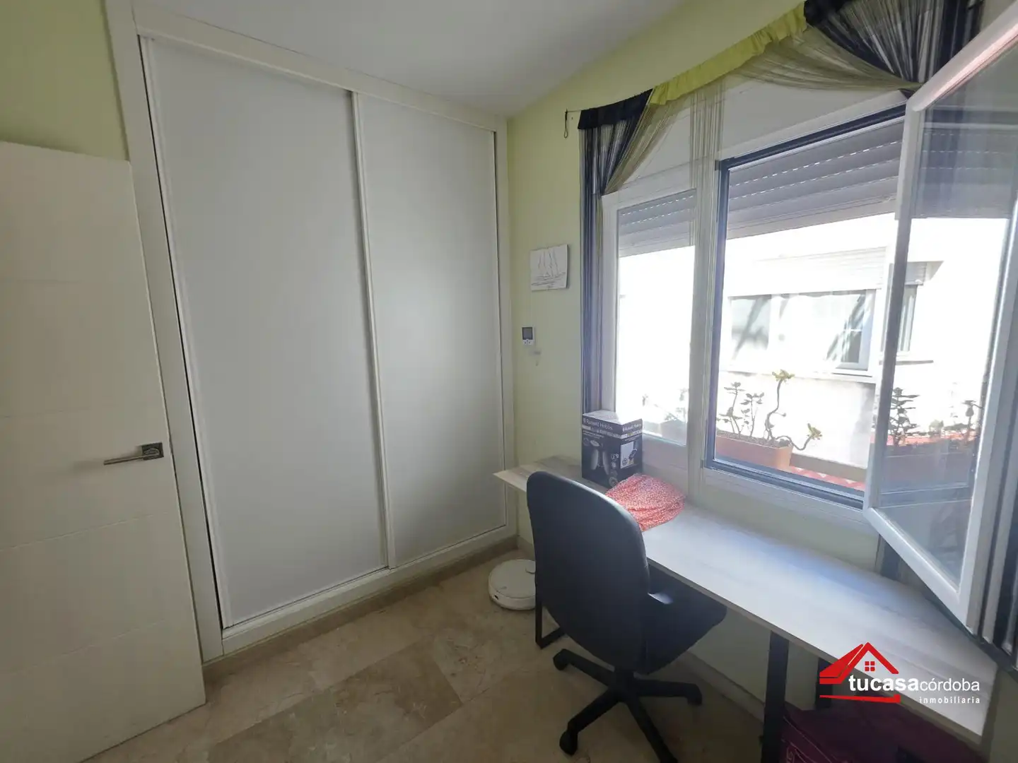 Bedroom of Flat for sale in Córdoba  with Air Conditioner, Terrace and Storage room