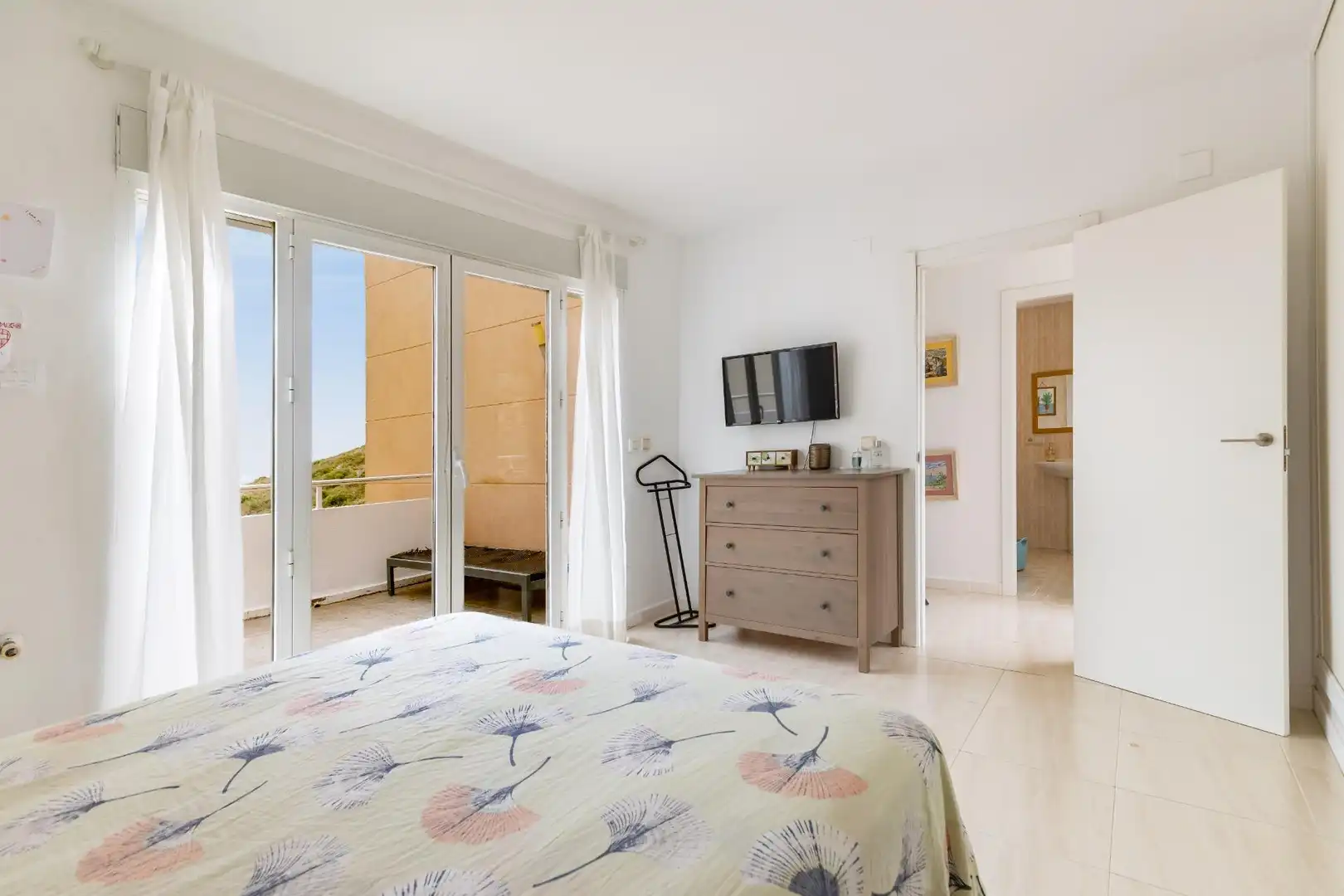 Dormitori de Casa o xalet en venda en Chiva amb Calefacció, Jardí privat i Terrassa