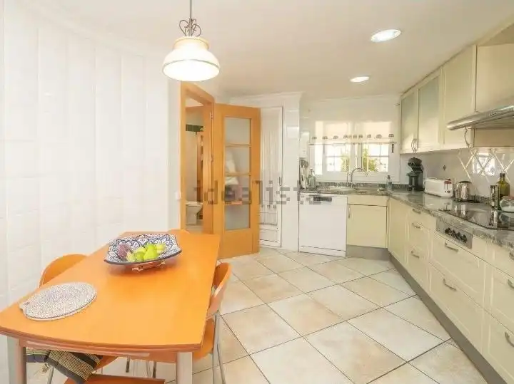Cocina de Casa adosada en venta en Alicante / Alacant con Aire acondicionado, Calefacción y Jardín privado