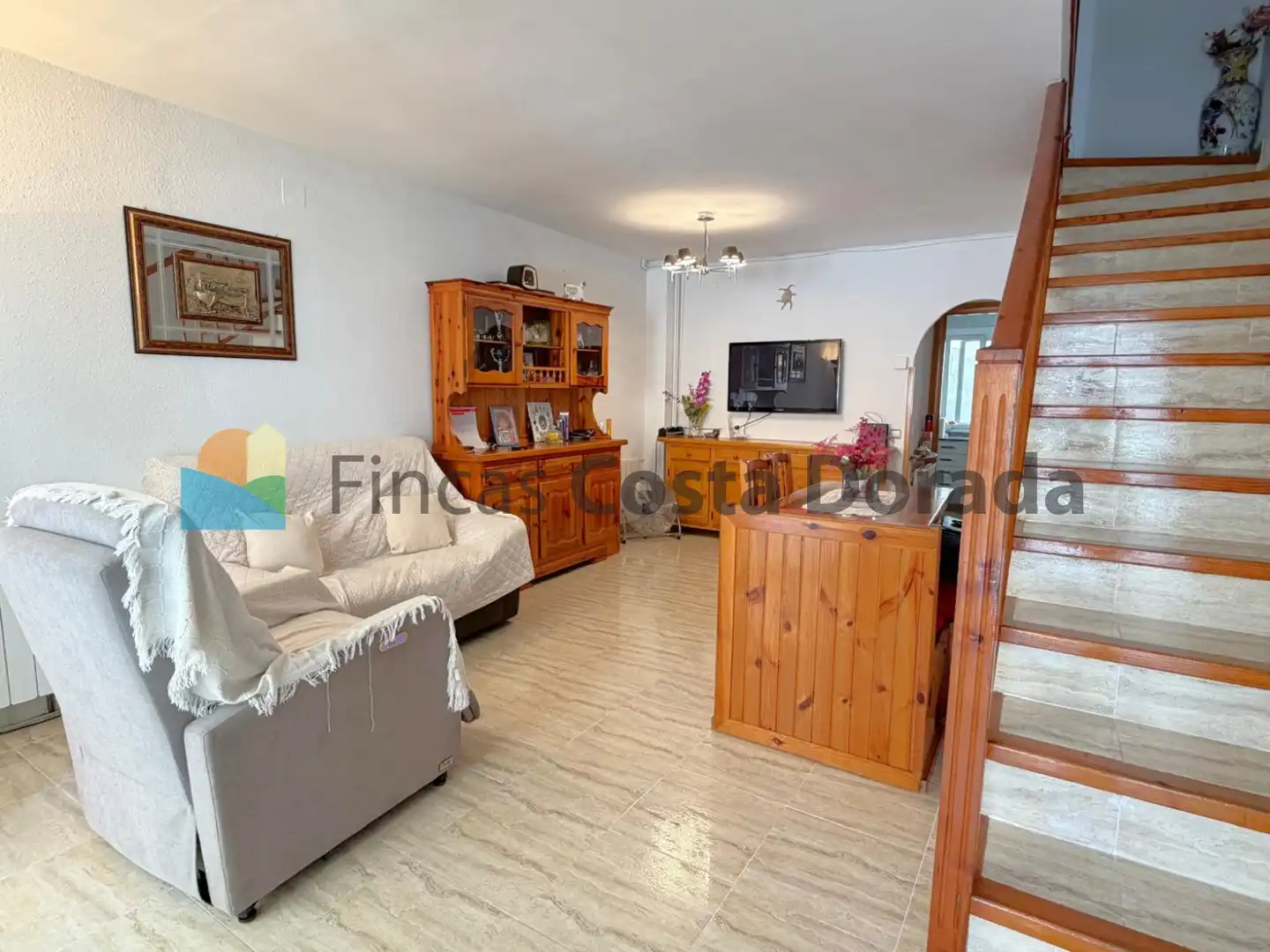 Sala d'estar de Casa adosada en venda en Cubelles amb Aire condicionat, Calefacció i Jardí privat