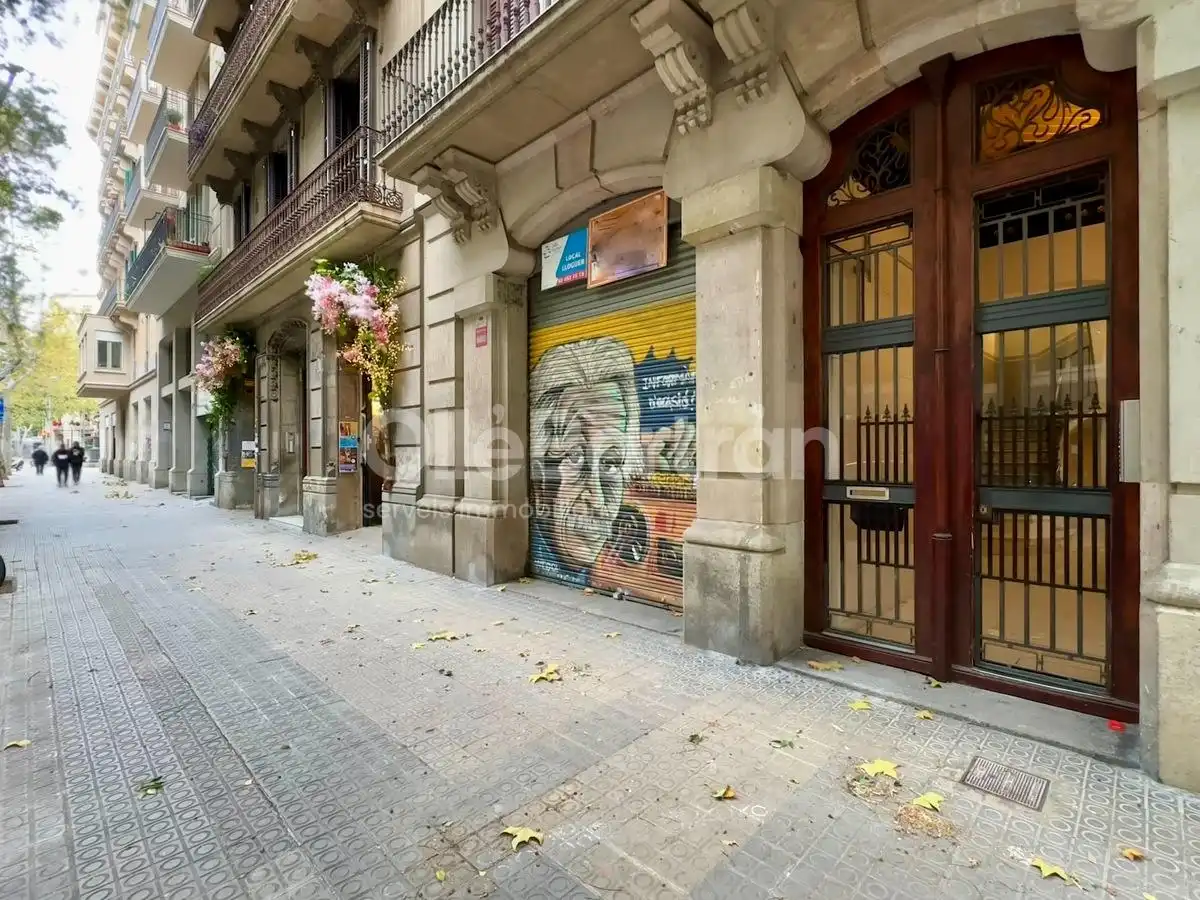 Vista exterior de Local de alquiler en Barcelona