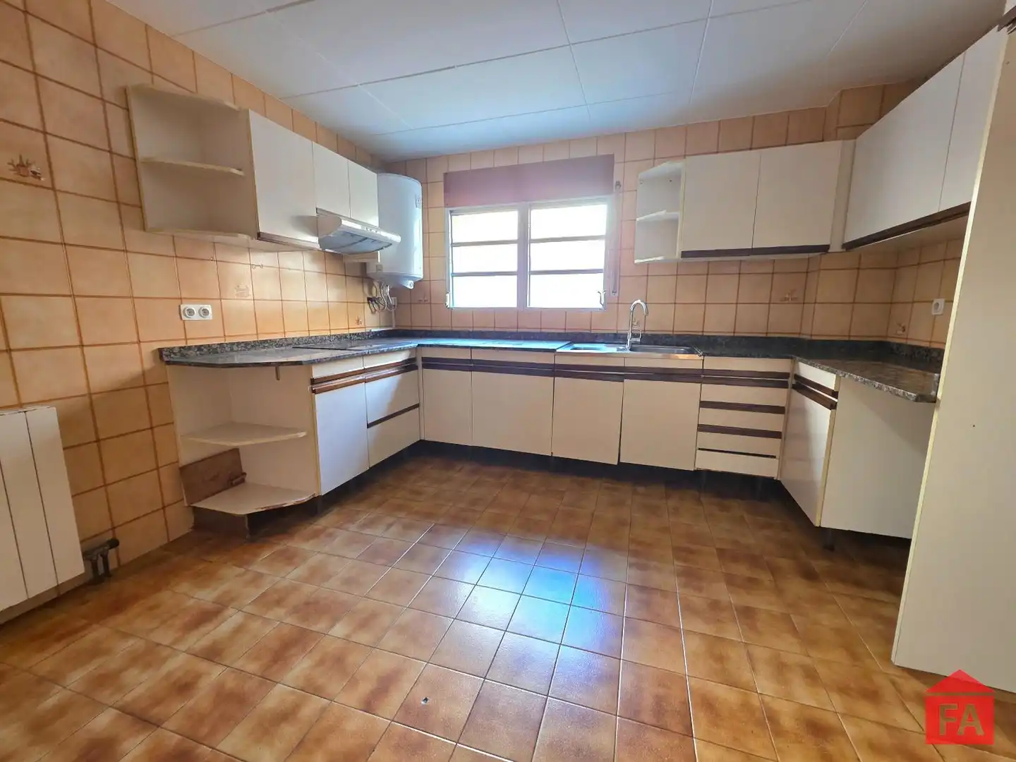 Cuina de Casa o xalet en venda en Banyeres del Penedès amb Calefacció, Terrassa i Traster