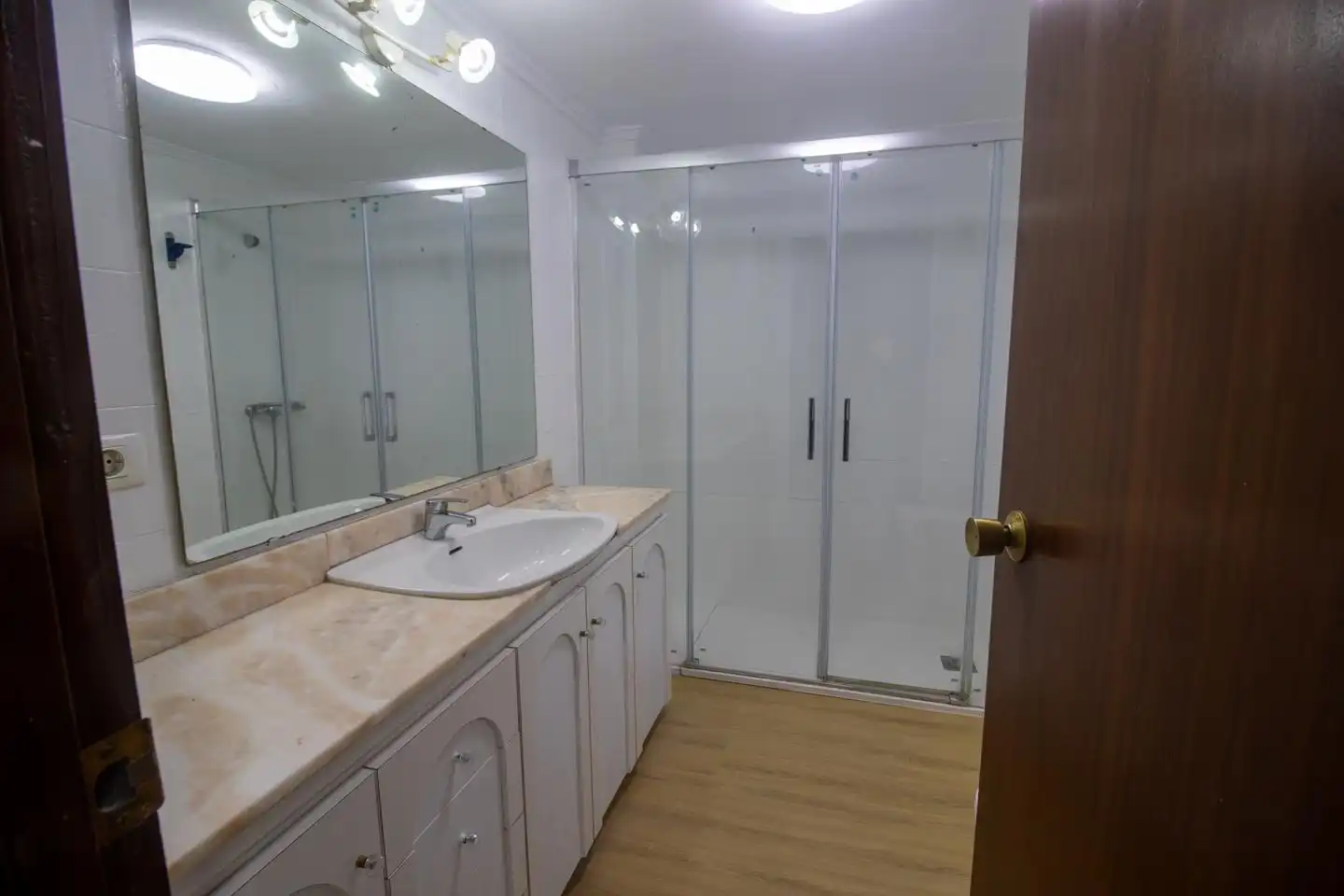 Bathroom of Duplexes for rent in Valencia  with Terrace and Furnished