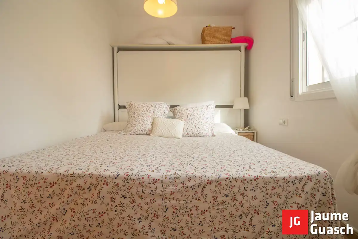 Schlafzimmer von Einfamilien-Reihenhaus zum Verkauf in Torredembarra mit Klimaanlage, Heizung und Privatgarten