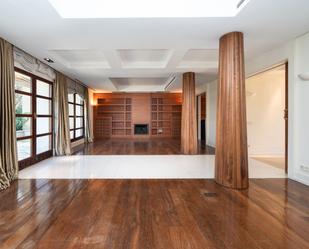 Living room of Single-family semi-detached for sale in  Madrid Capital  with Air Conditioner, Heating and Private garden