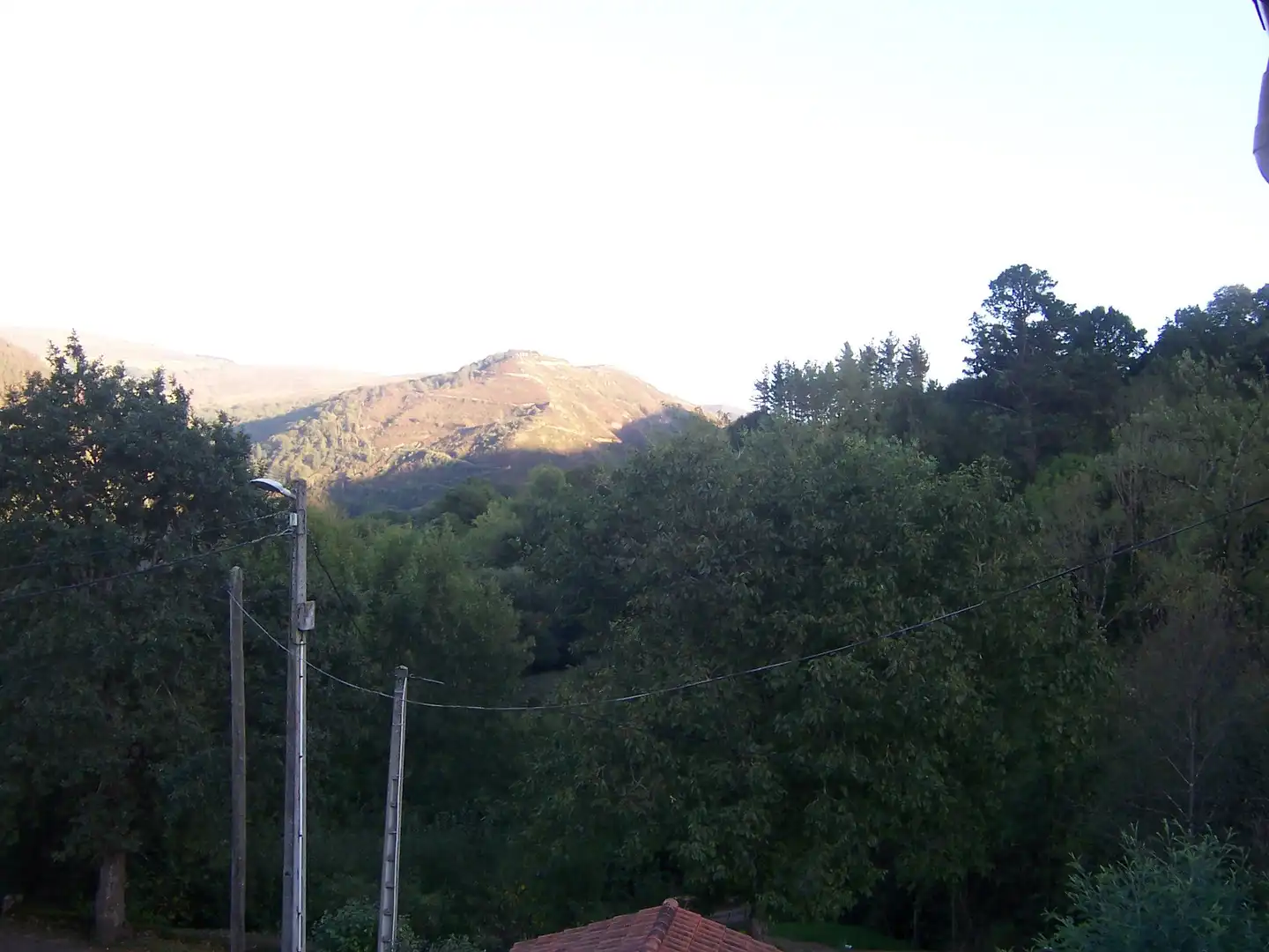 Vista exterior de Casa o xalet en venda en Luena  amb Jardí privat, Terrassa i Moblat