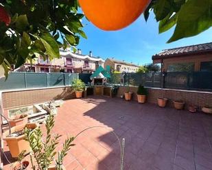 Jardí de Casa adosada en venda en Getafe amb Aire condicionat, Terrassa i Traster