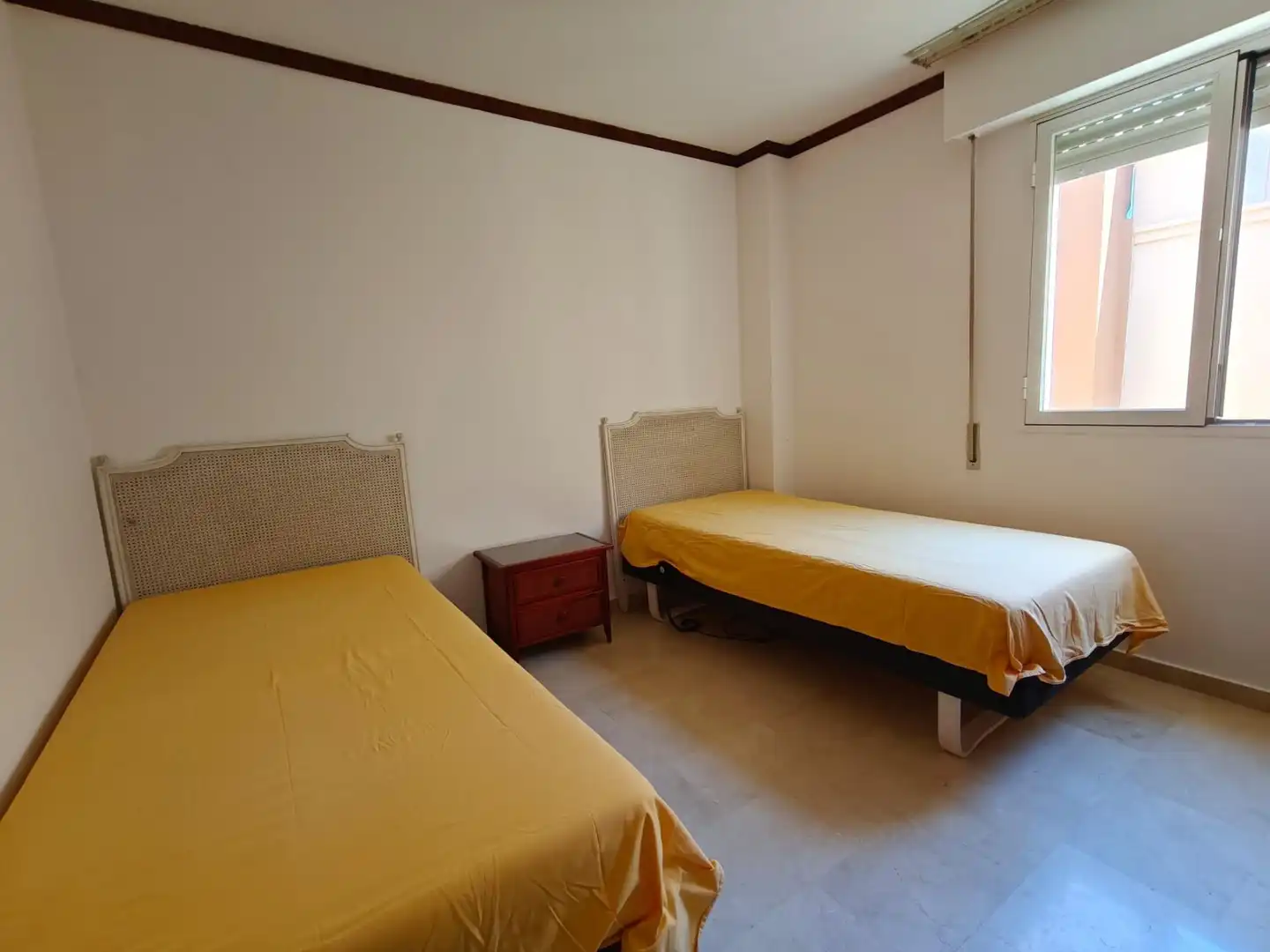 Habitación de Ático de alquiler en Benalmádena con Aire acondicionado, Jardín privado y Amueblado