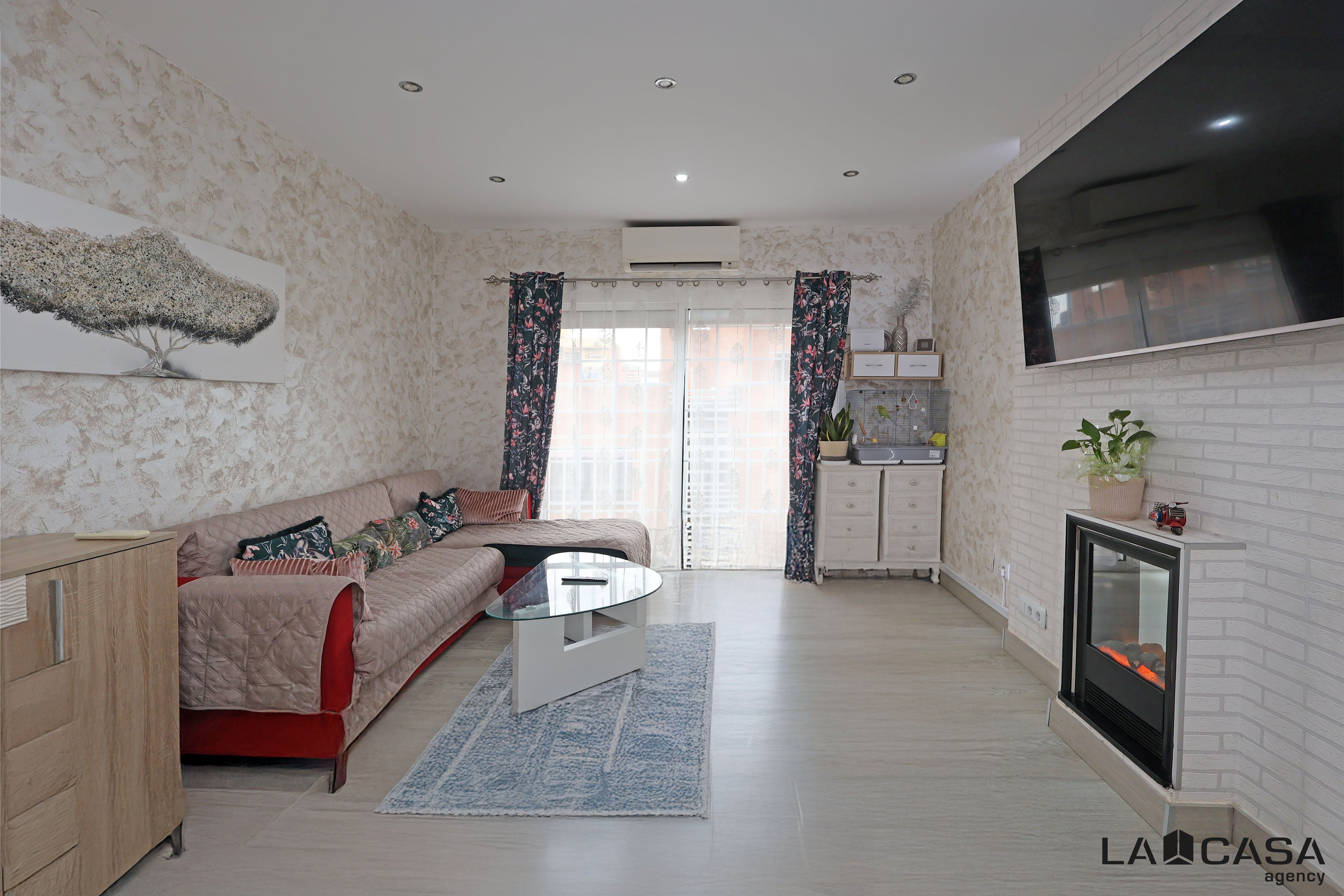 Living room of Flat for sale in L'Hospitalet de Llobregat  with Terrace