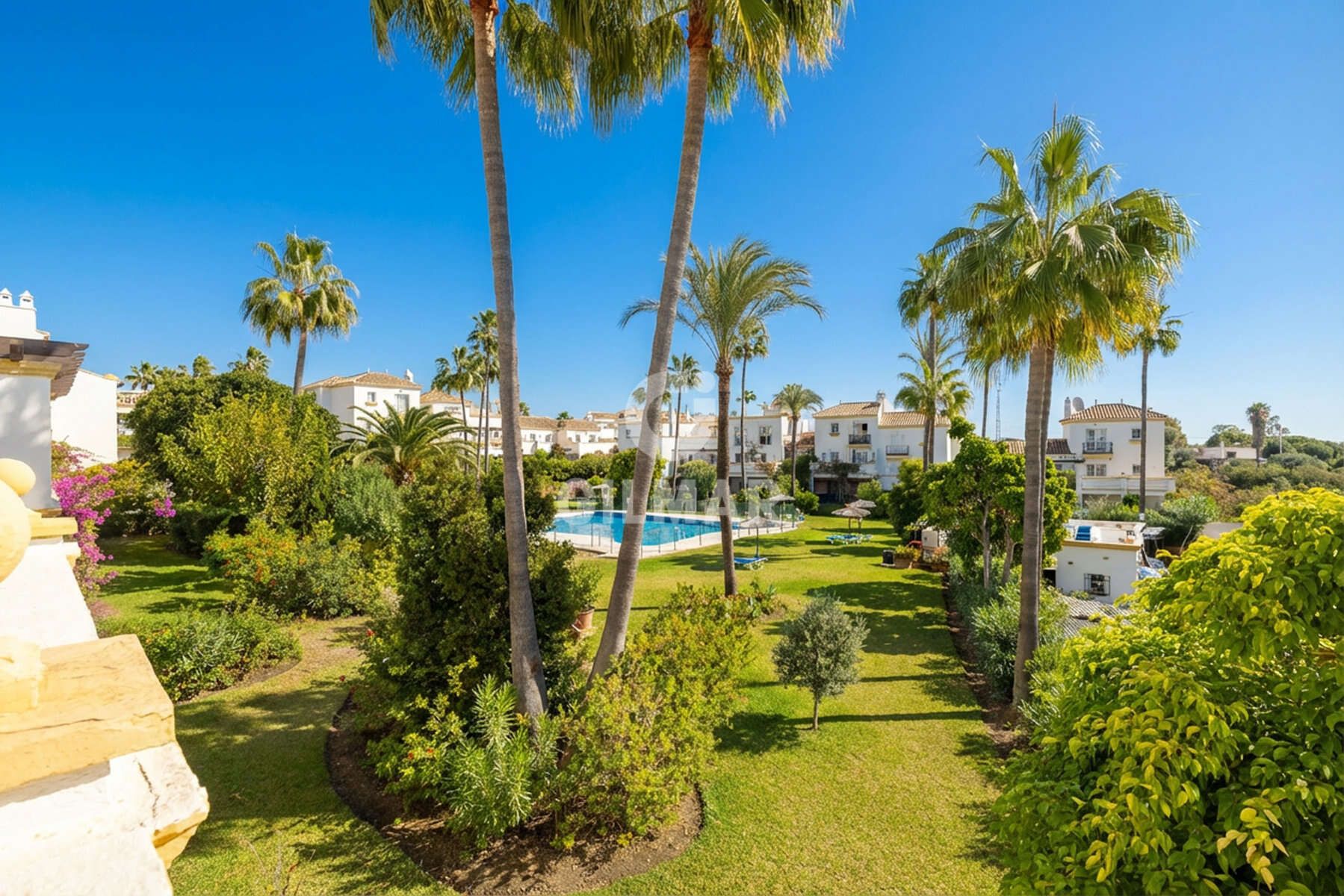 Jardí de Casa adosada en venda en Estepona amb Calefacció, Jardí privat i Piscina