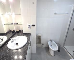 Bathroom of Apartment to rent in Cáceres Capital  with Air Conditioner, Heating and Furnished