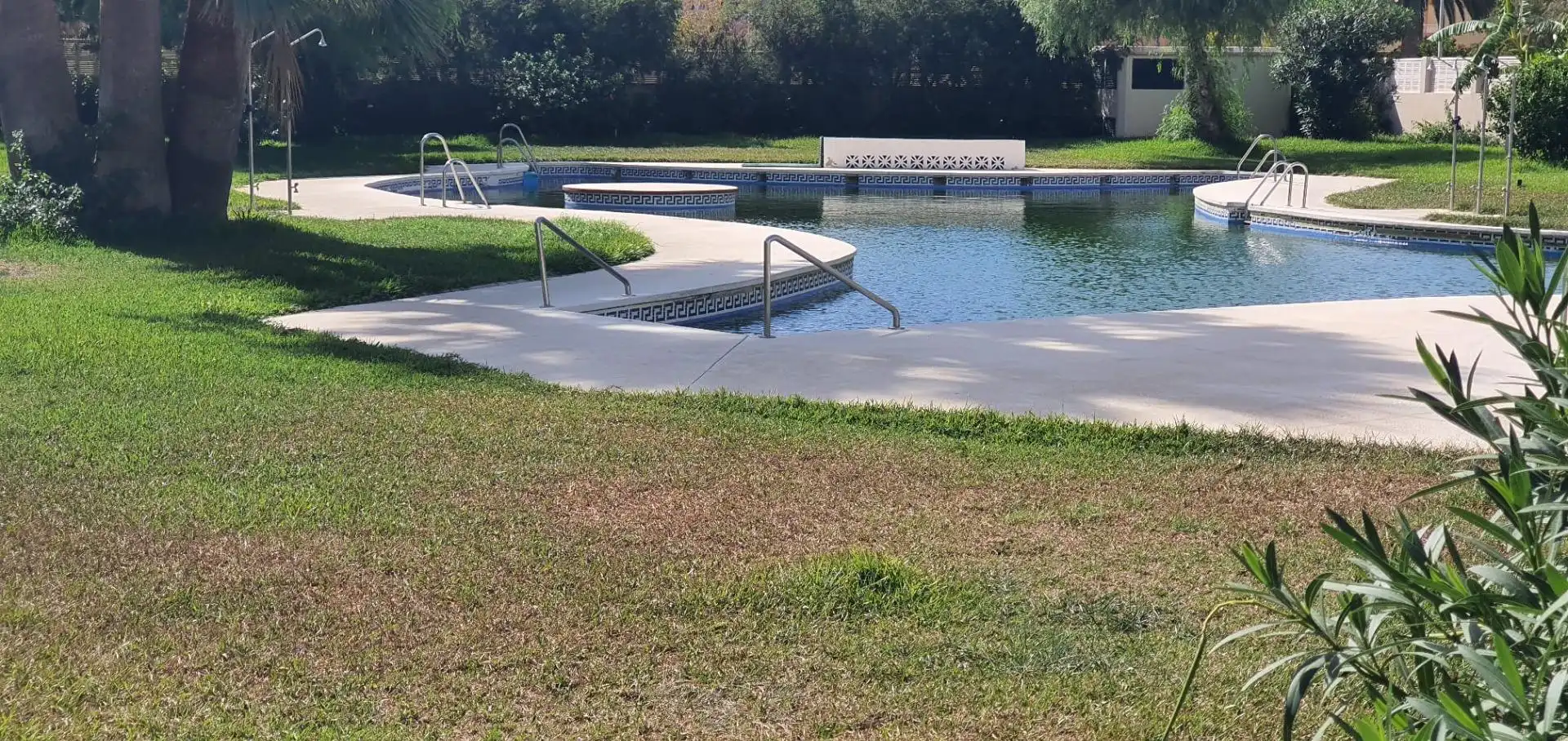 Piscina de Pis de lloguer en Salobreña amb Aire condicionat, Terrassa i Moblat