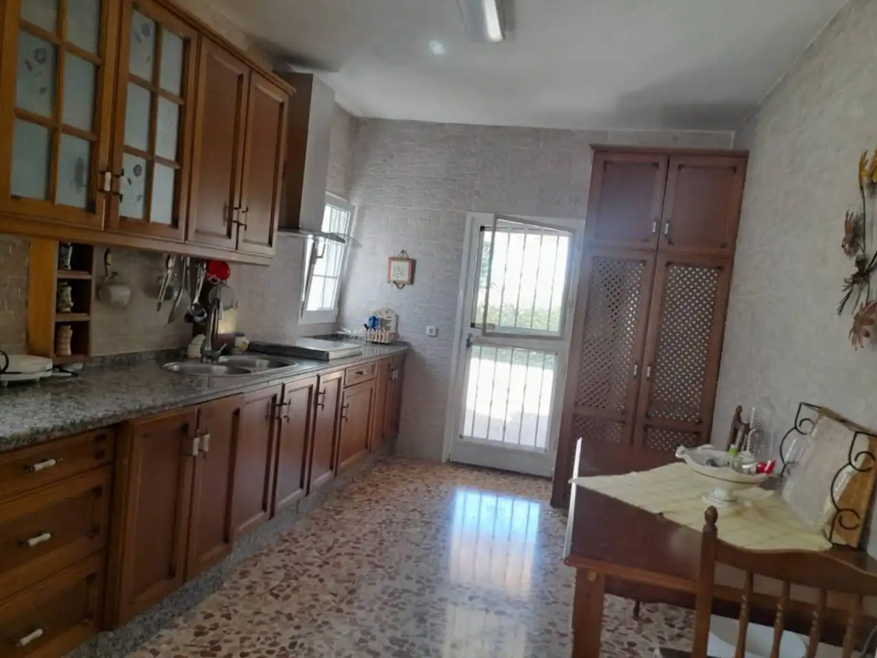 Cocina de Casa o chalet en venta en Carmona con Jardín privado, Terraza y Piscina