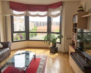 Living room of Flat to rent in  Madrid Capital  with Air Conditioner, Parquet flooring and Storage room