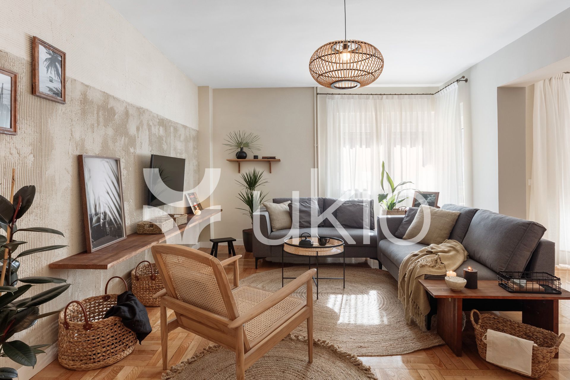 Sala d'estar de Apartament de lloguer en  Madrid Capital amb Aire condicionat, Terrassa i Moblat