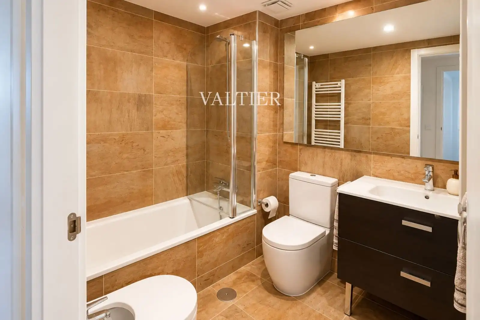 Baño de Piso de alquiler en Madrid con Aire acondicionado, Piscina y Piscina comunitaria