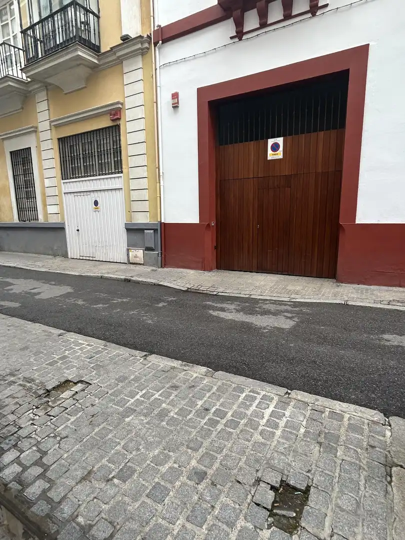 Vista exterior de Garaje en venta en Sevilla