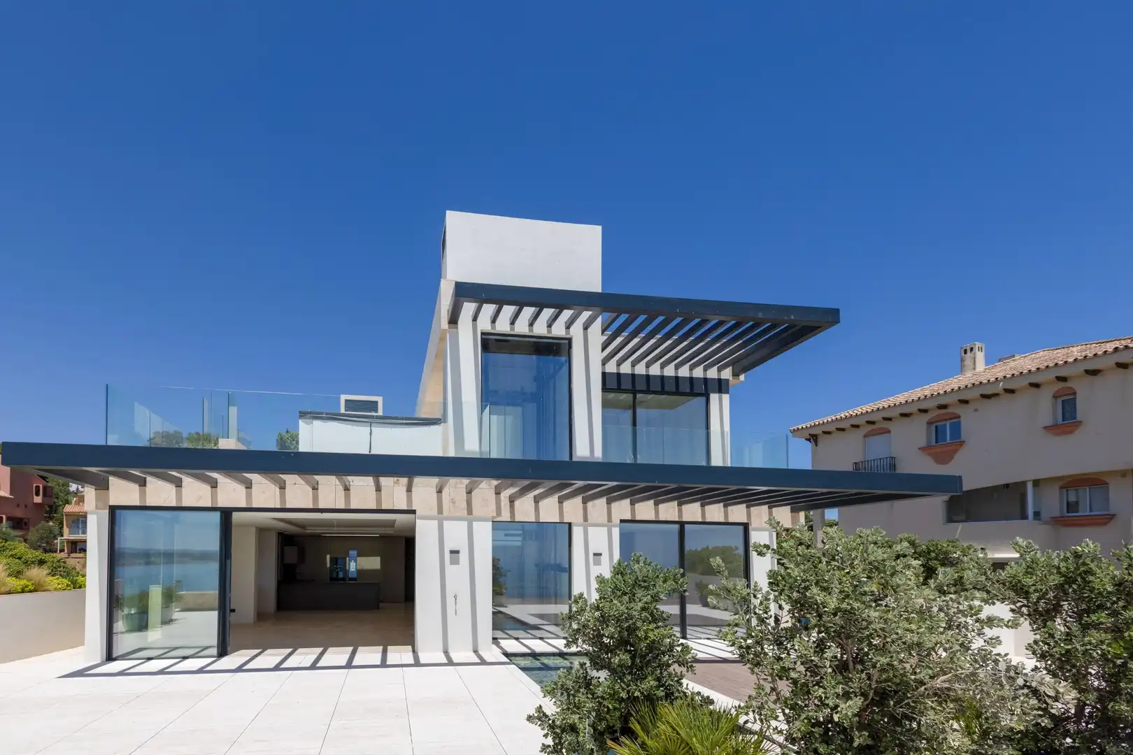 Vista exterior de Ático en venta en Estepona con Aire acondicionado, Calefacción y Terraza