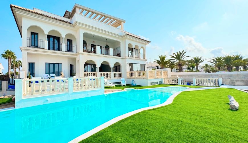 Swimming pool of House or chalet for sale in La Manga del Mar Menor  with Air Conditioner, Heating and Private garden