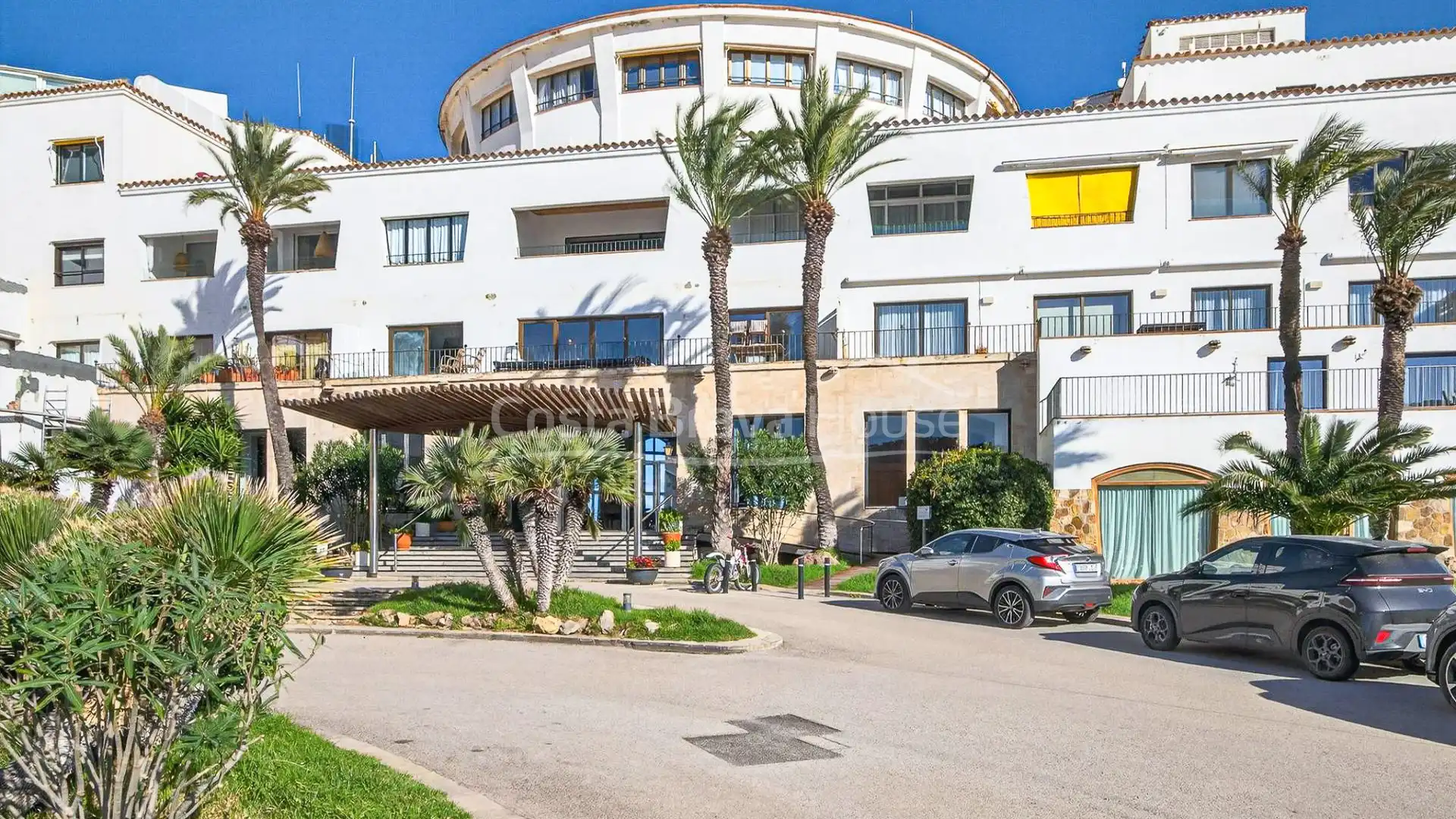 Außenansicht von Wohnungen zum Verkauf in Begur mit Terrasse, Schwimmbad und Ofen