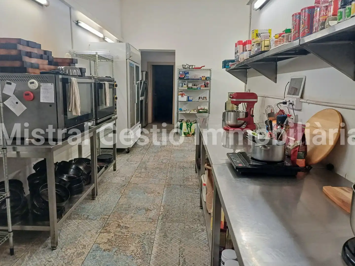 Business premises for transfer in Sants - Montjuïc, imagen 5