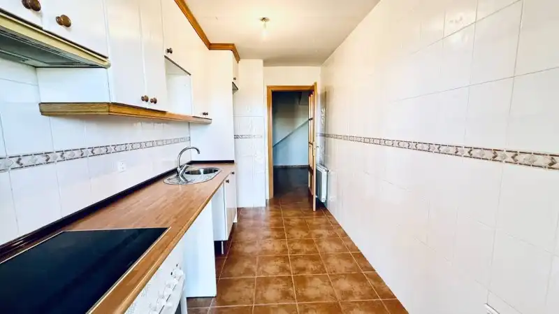 Cocina de Dúplex en venta en El Espinar con Calefacción, Jardín privado y Terraza