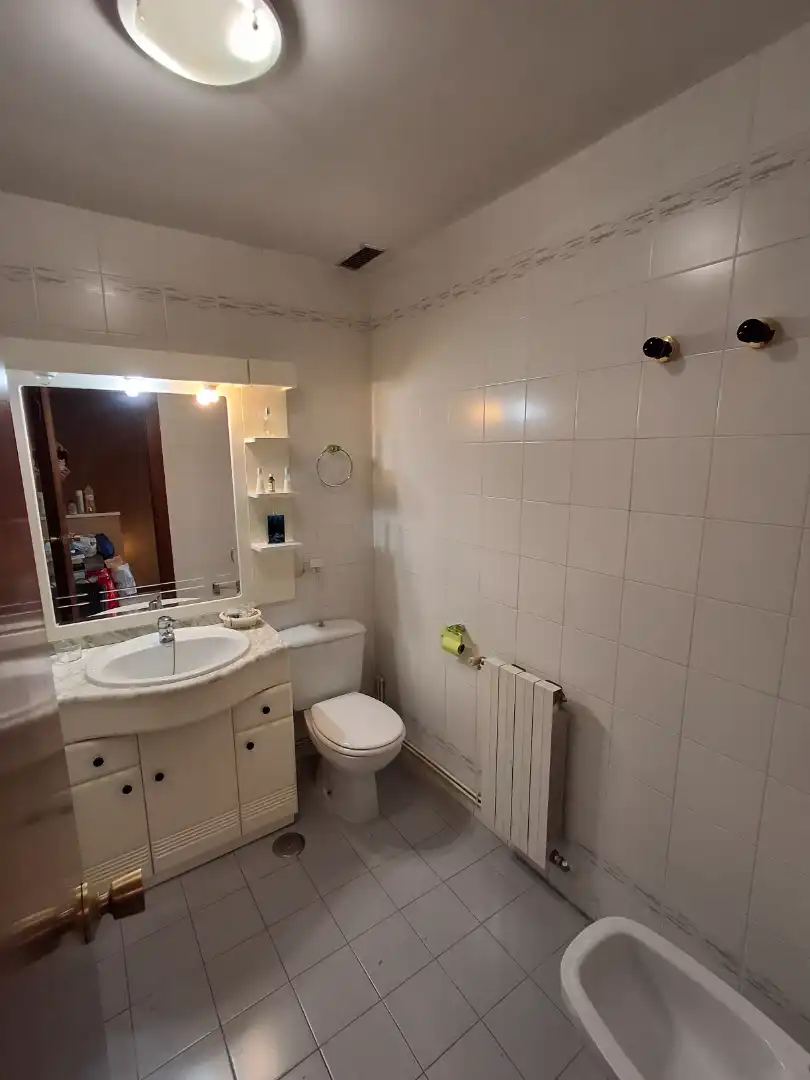 Baño de Casa adosada en venta en Ciudad Real con Aire acondicionado, Calefacción y Jardín privado