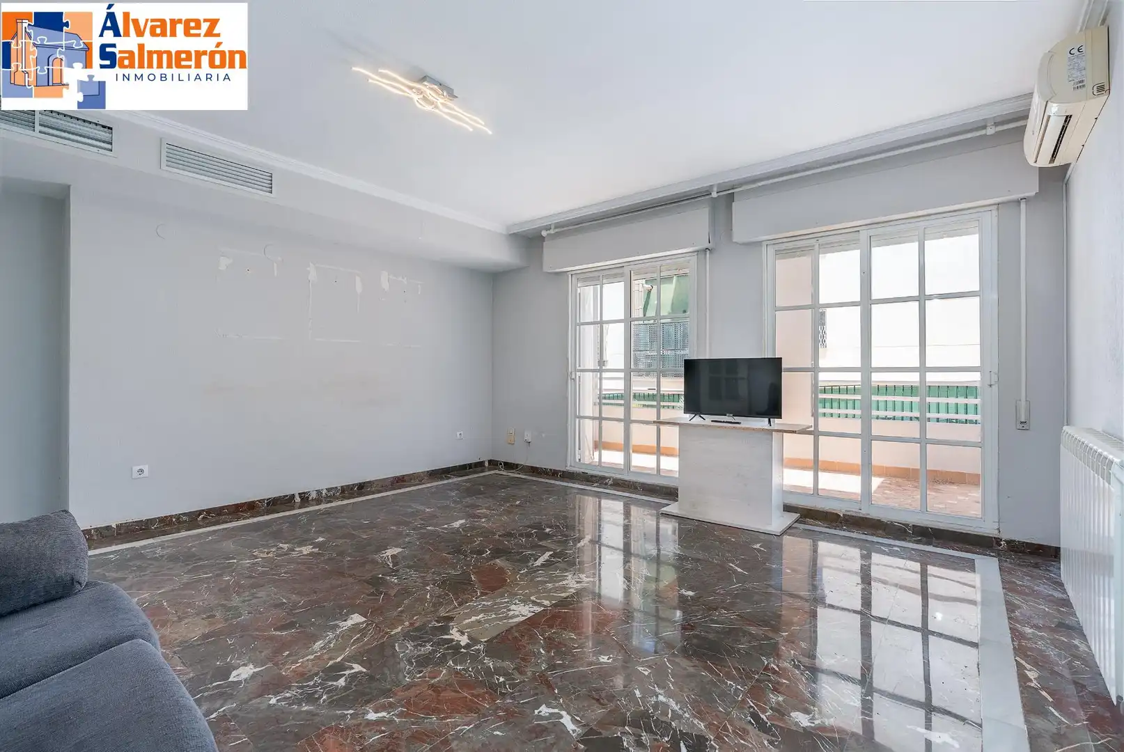 Sala de estar de Piso en venta en Granada con Aire acondicionado, Calefacción y Terraza