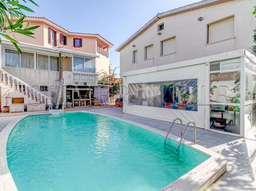 Casa con piscina en venta en Garbí
