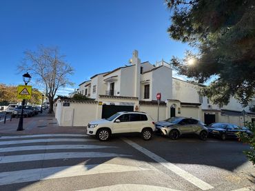 Casa bifamiliare con balcone in vendita a Marbella Centro