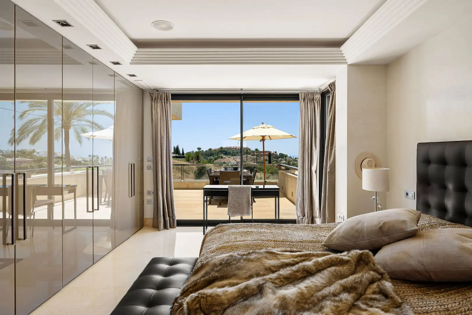 Habitación de Apartamento en venta en Marbella con Aire acondicionado, Terraza y Piscina