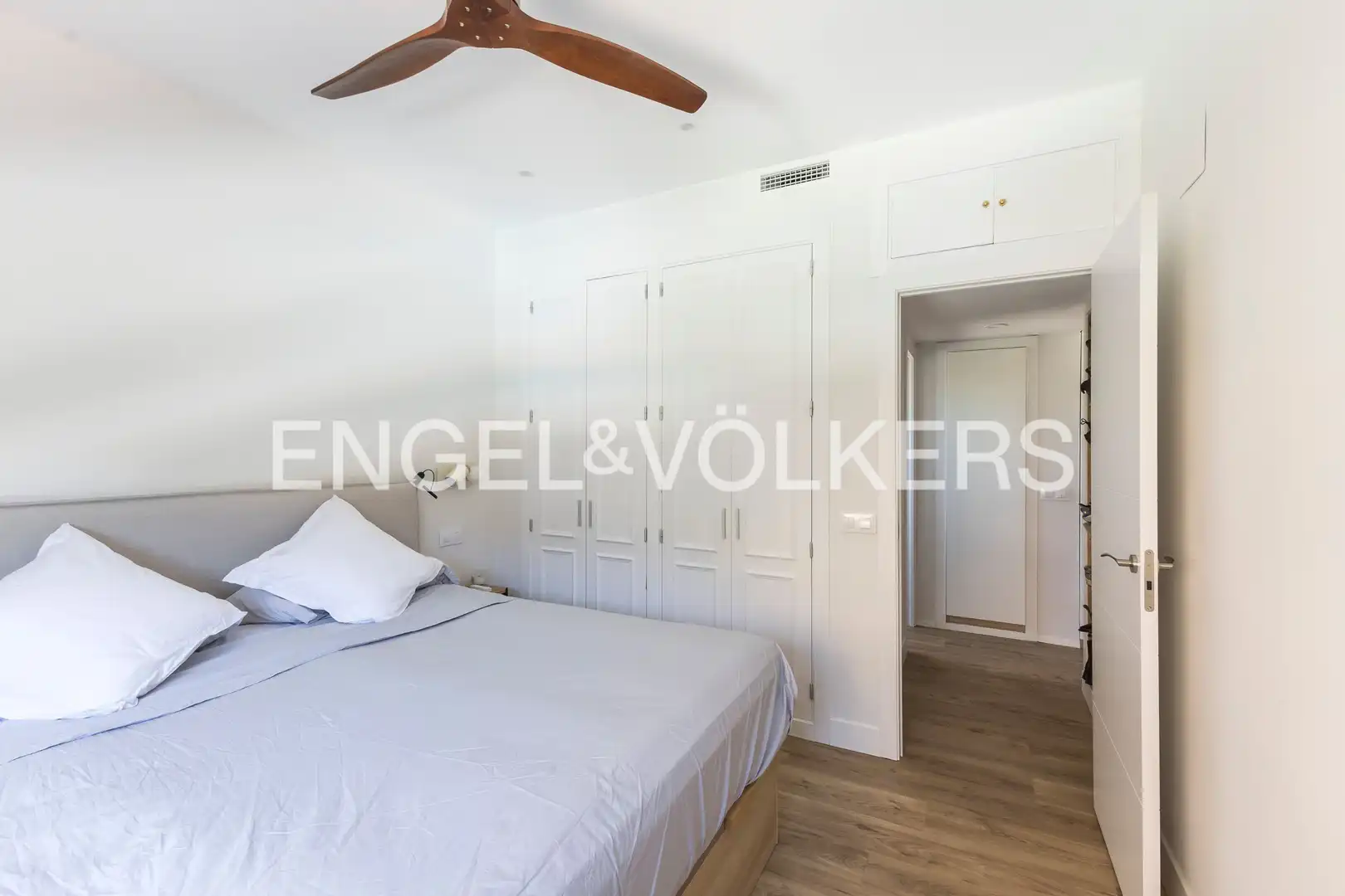 Bedroom of Flat for sale in Madrid  with Air Conditioner, Heating and Swimming Pool