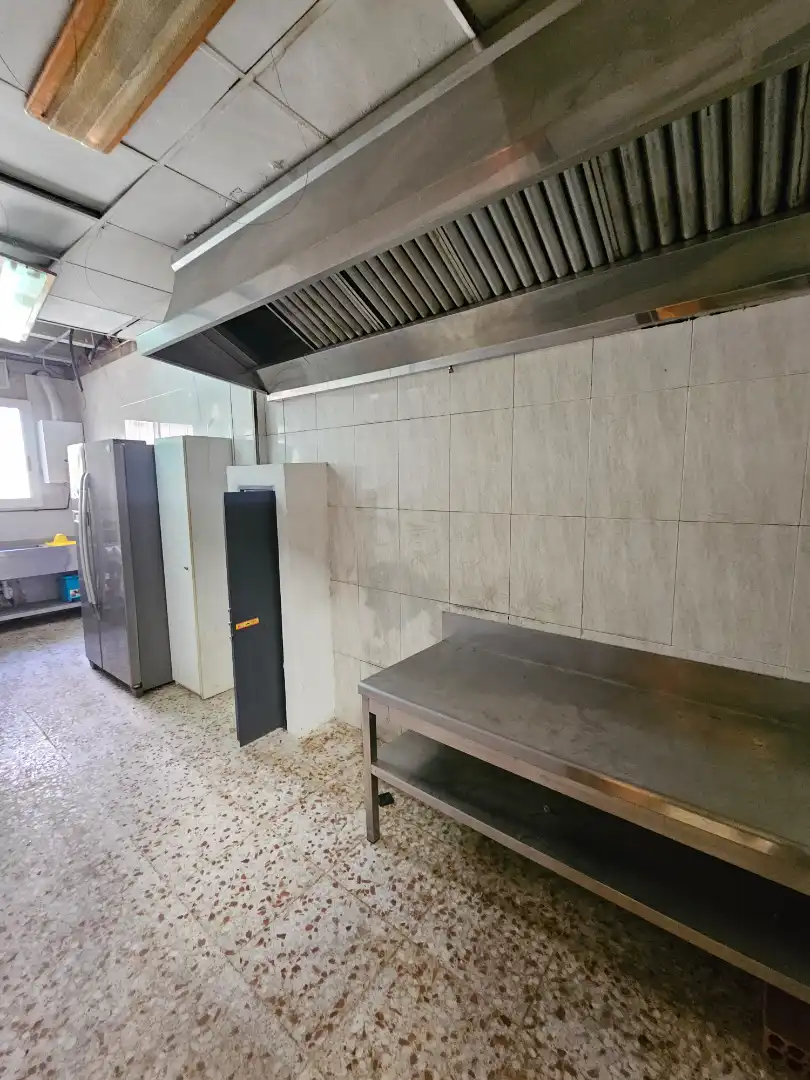 Cuina de Local en venda en Tarragona amb Aire condicionat, Terrassa i Moblat