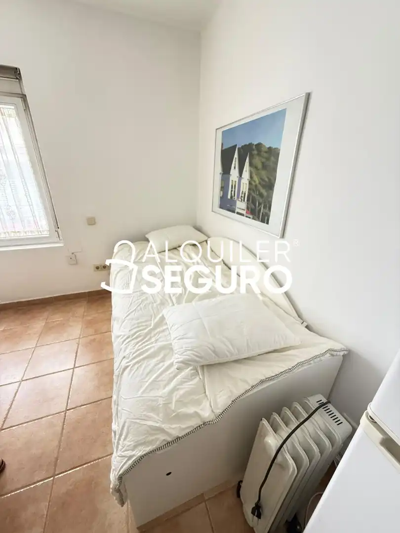 Schlafzimmer von Wohnung zur Miete in Madrid mit Heizung und Möbliert