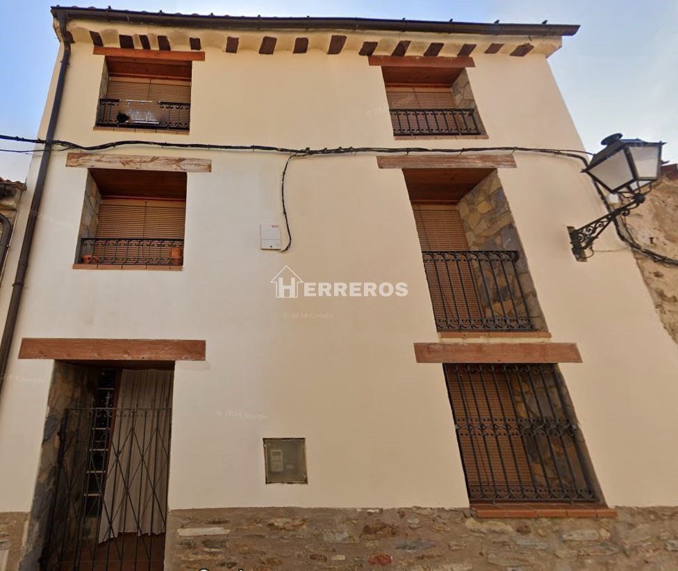Vista exterior de Casa o xalet en venda en Yanguas amb Calefacció, Terrassa i Traster