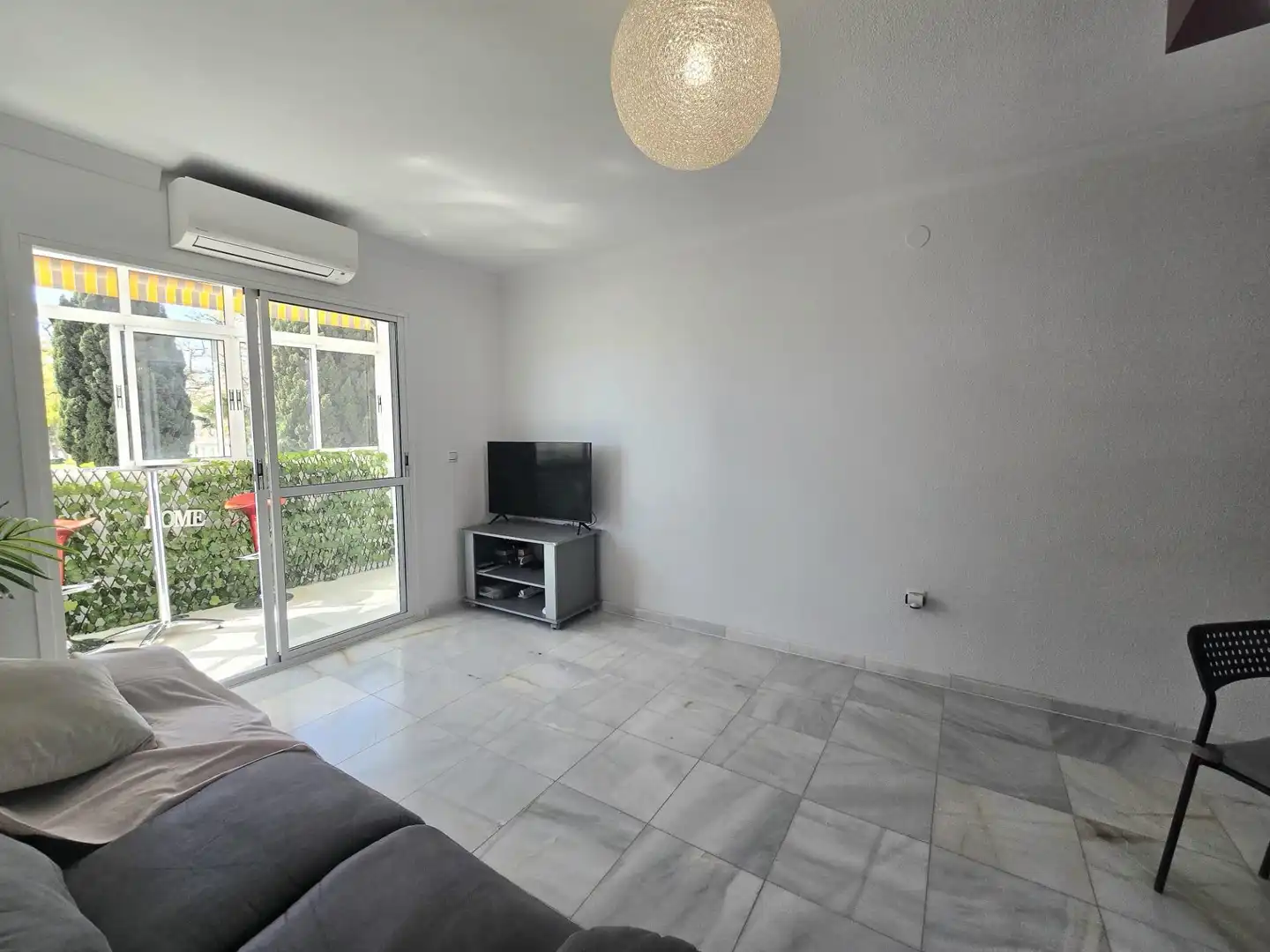 Sala de estar de Piso en venta en Torremolinos con Terraza, Trastero y Amueblado