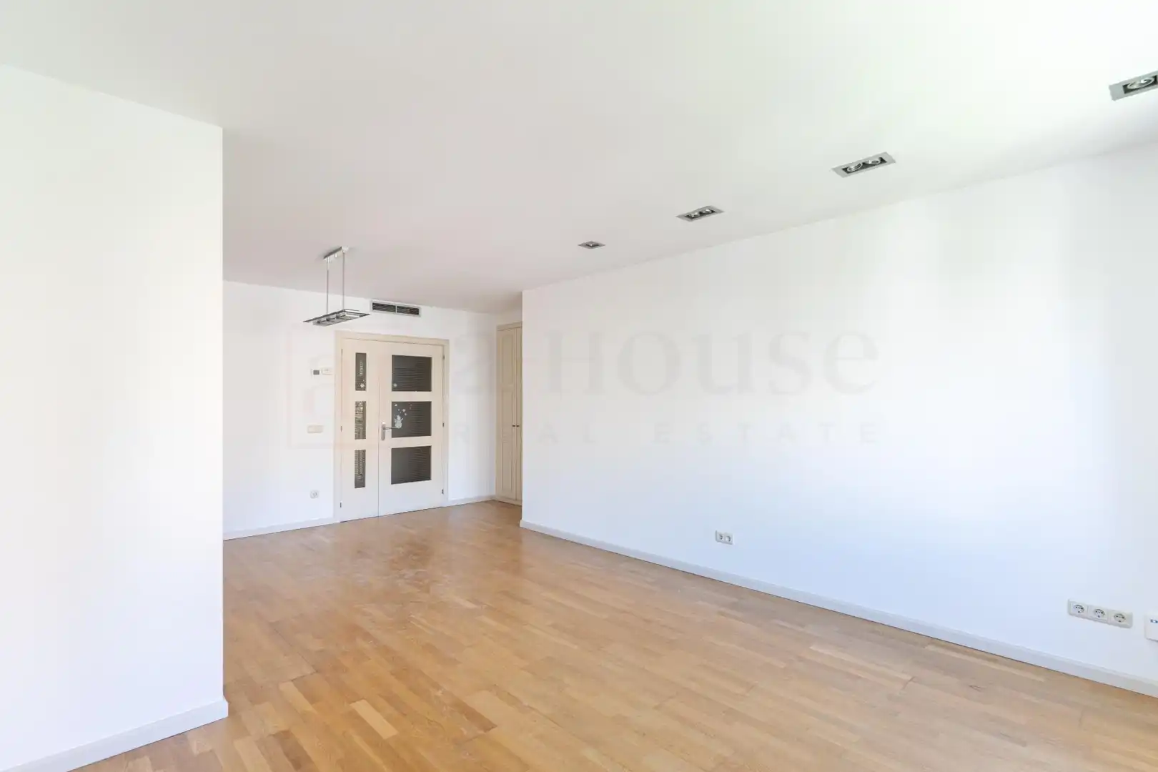 Wohnzimmer von Wohnung zum Verkauf in Madrid mit Klimaanlage, Heizung und Privatgarten