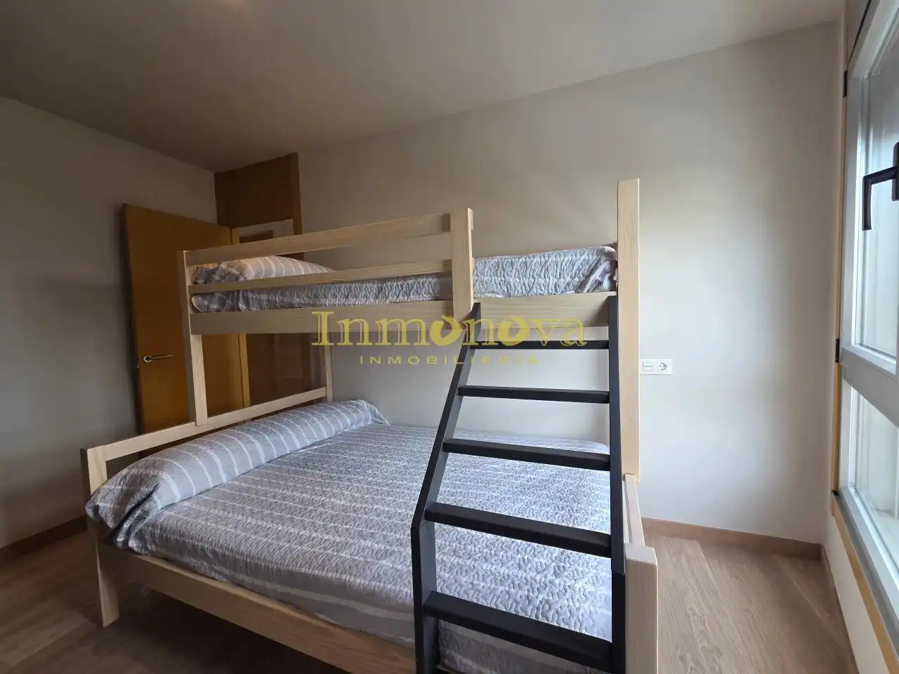 Bedroom of Flat for sale in Cangas   with Heating, Terrace and Storage room