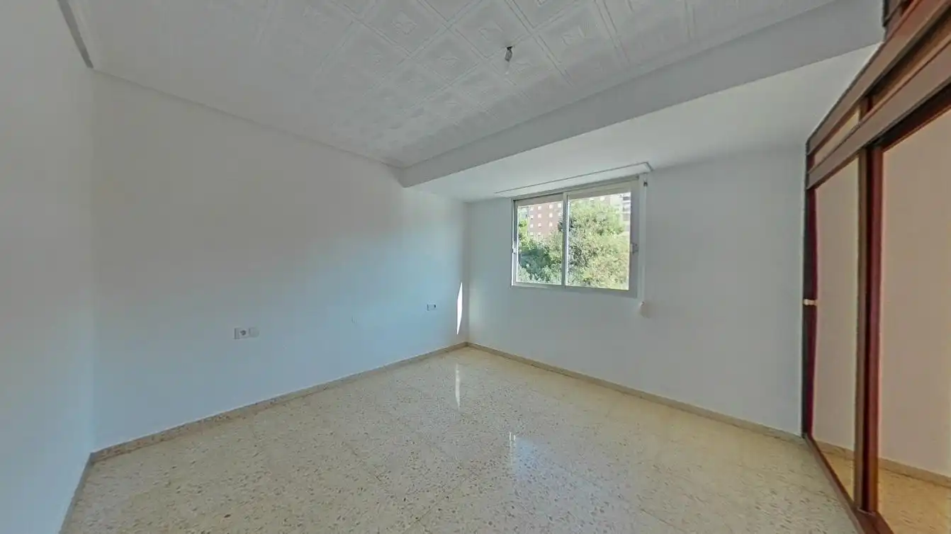 Bedroom of Flat for sale in Valencia