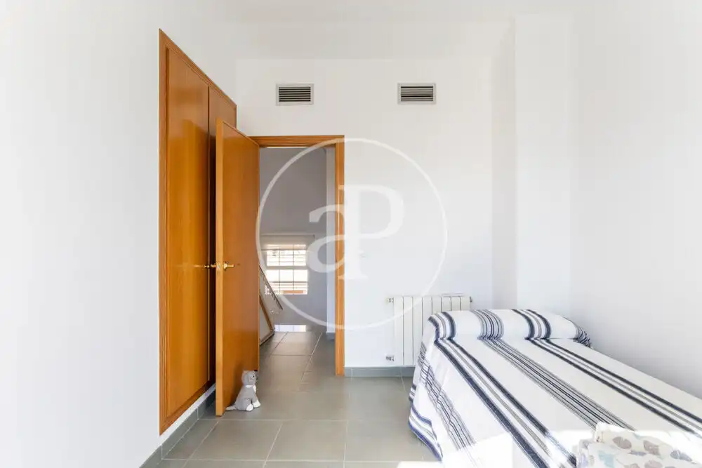 Habitación de Ático de alquiler en Bétera con Aire acondicionado, Calefacción y Jardín privado
