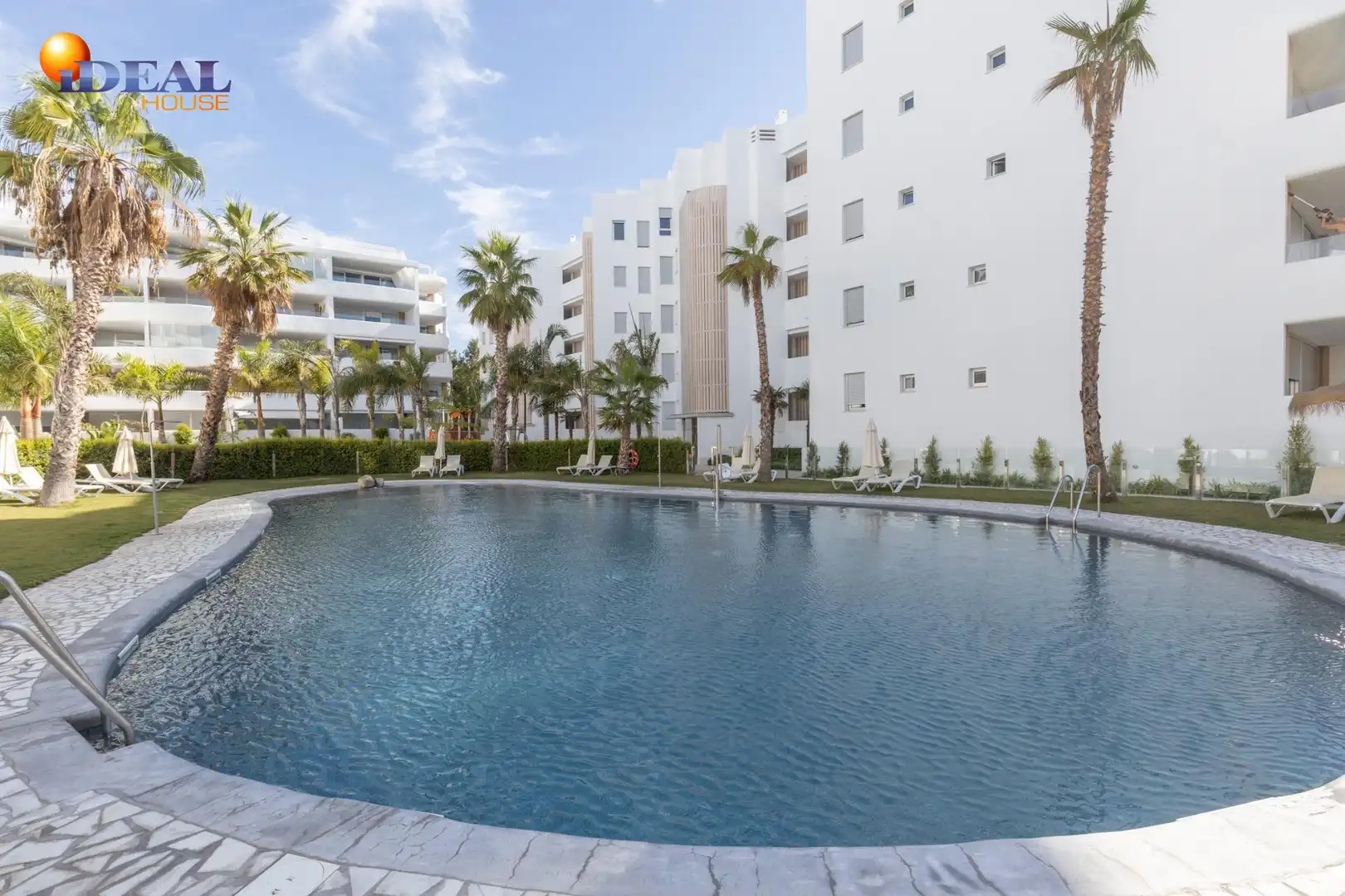 Flat with pool for sale in Playa de Granada